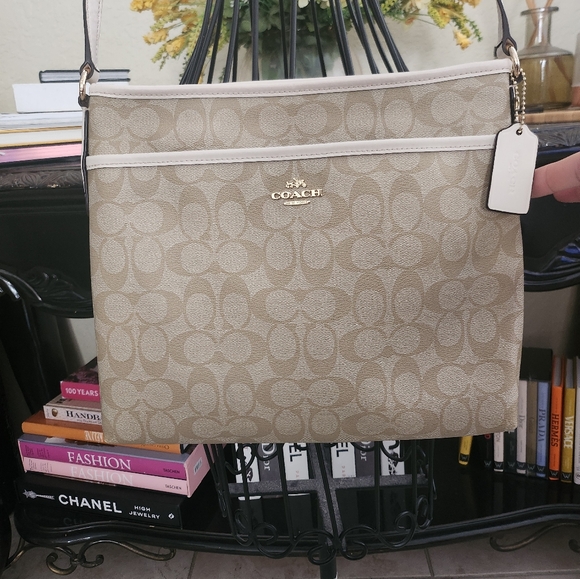 Coach Handbags - Coach Signature crossbody bag